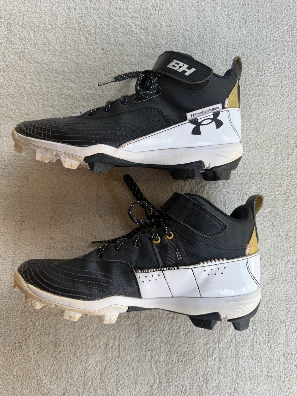 Under Armour Harper 7 Mid RM Jr Baseball Cleats Black Gold Youth 5.5Y